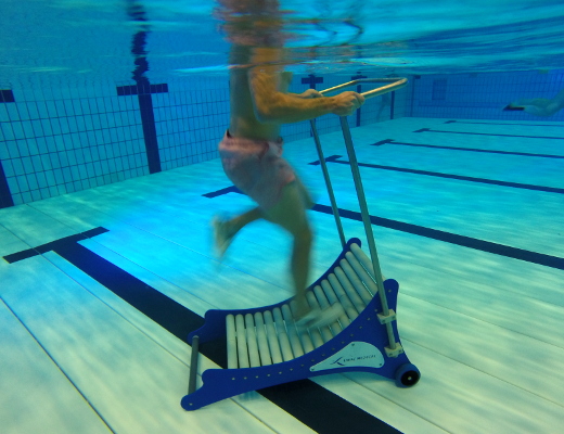 Pooltrack Curve in action under water