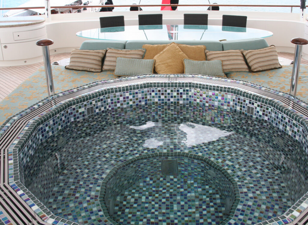 Hemisphere Direcktor Custom Yacht Spa