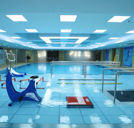 Hydrotherapy pool with training equipment